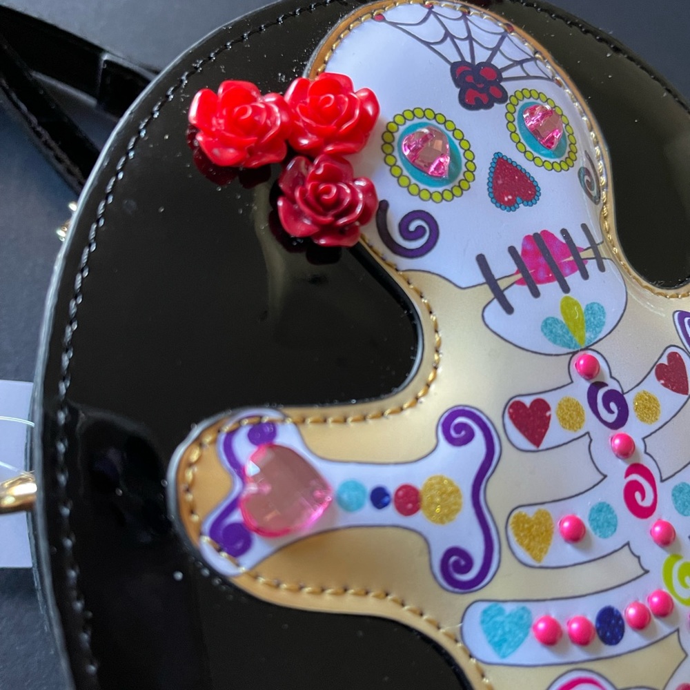 Betsey Johnson Gingerbread cookie cross body. Black patent. 💀 - Picture 3 of 5